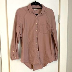 Universal Thread Classic Button Down Top in Blush